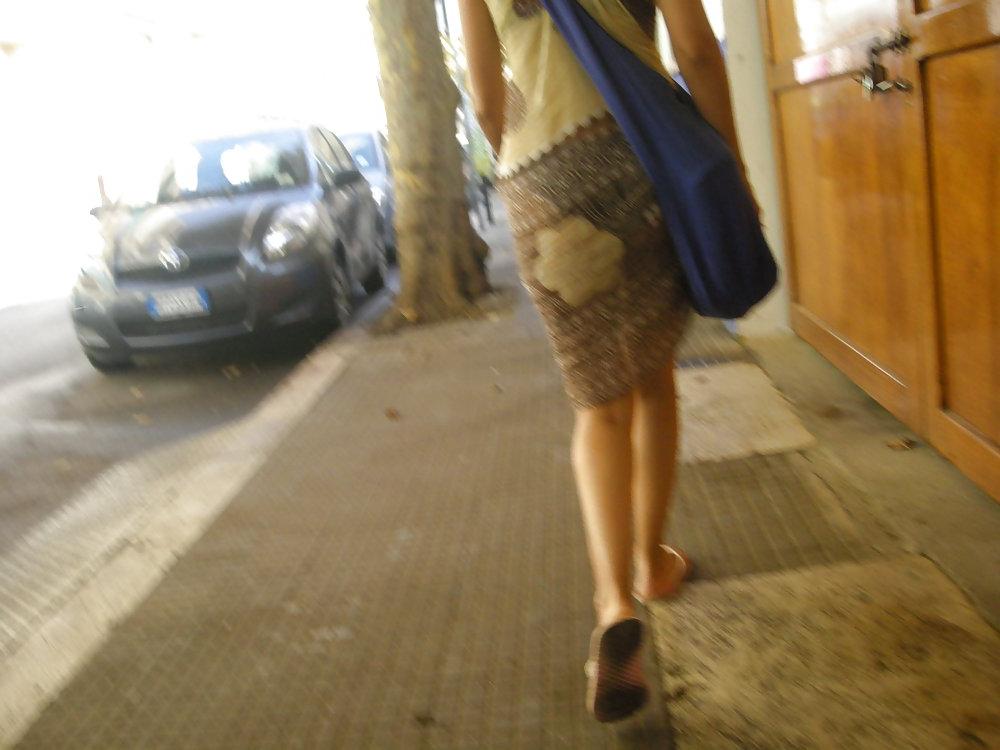 11P Roma upskirt