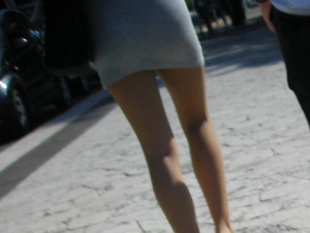 11P Roma upskirt