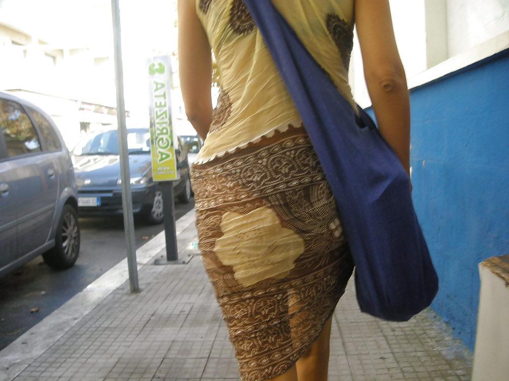 11P Roma upskirt