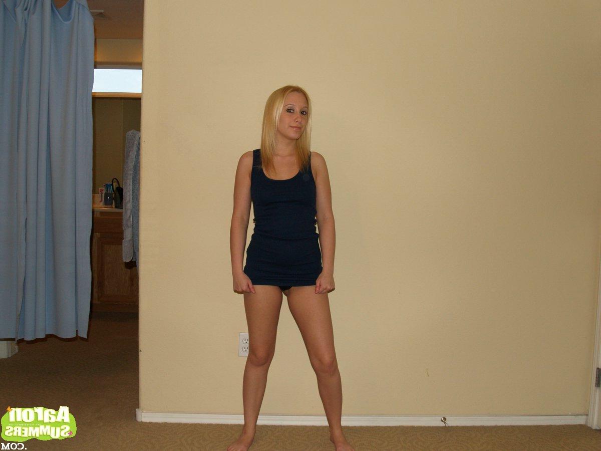 20P Pictures of Aaron Summers getting naked and bending over at home