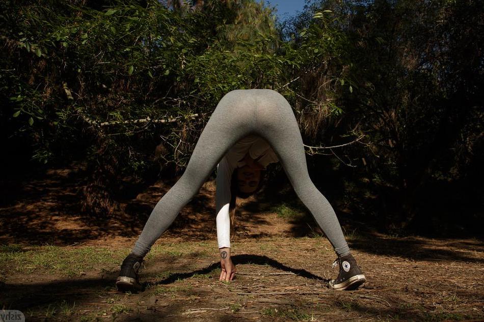 8P Brunette teen Alex Mae works out in yoga pants outside