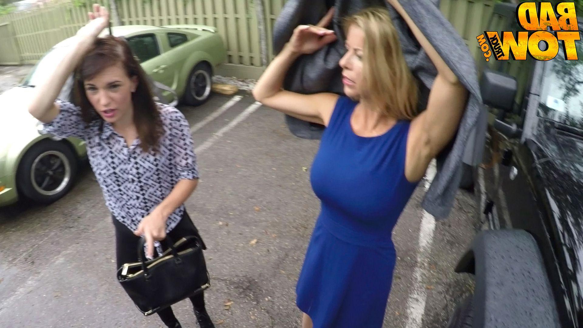 20P Busty blonde Alexis Fawks blows a guy to get her car back