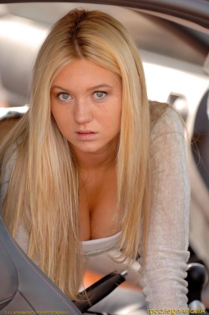 20P Pictures of Alison Angel exposing her pussy outside
