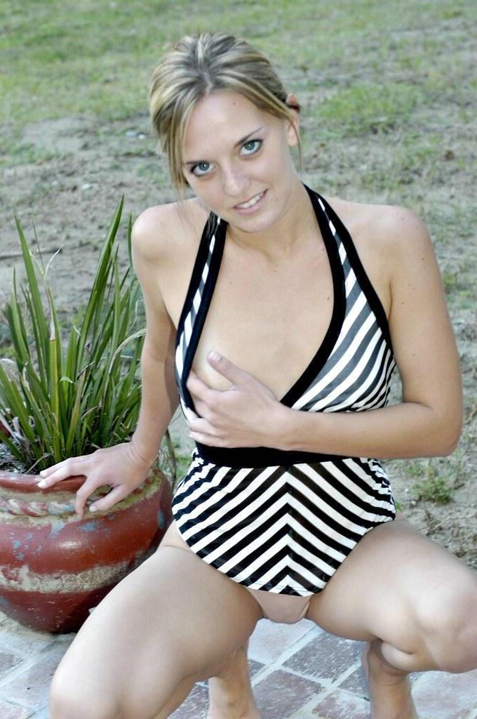 16P Ashley gets naked and bends over outside