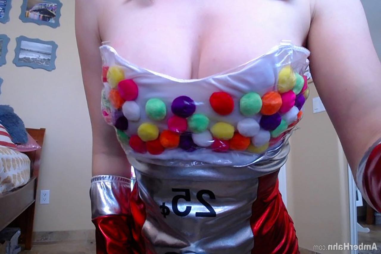 15P Busty coed Amber Hahn offers you her tasty bubblecum