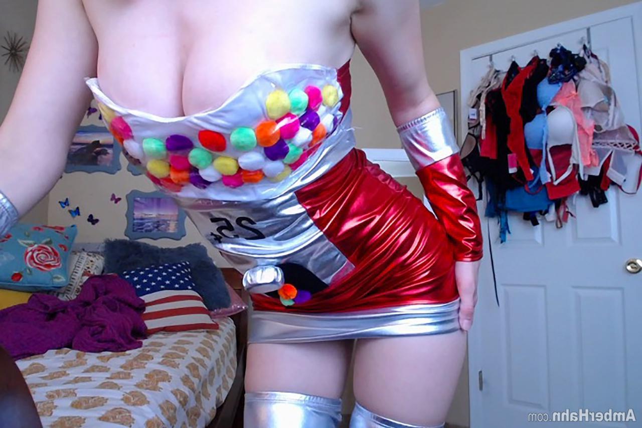 15P Busty coed Amber Hahn offers you her tasty bubblecum