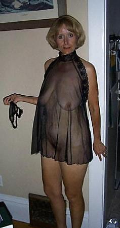 25P The Sexy Housewife 23