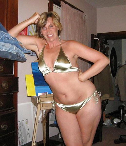 25P The Sexy Housewife 23