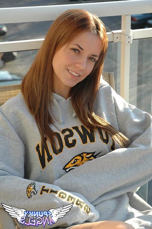 20P Pictures of a hot teen in a sweater