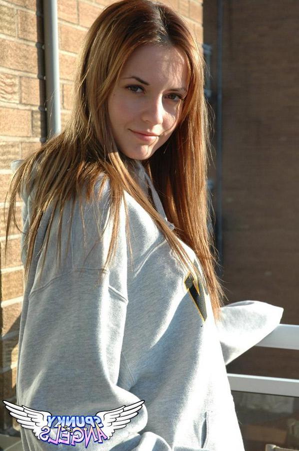 20P Pictures of a hot teen in a sweater