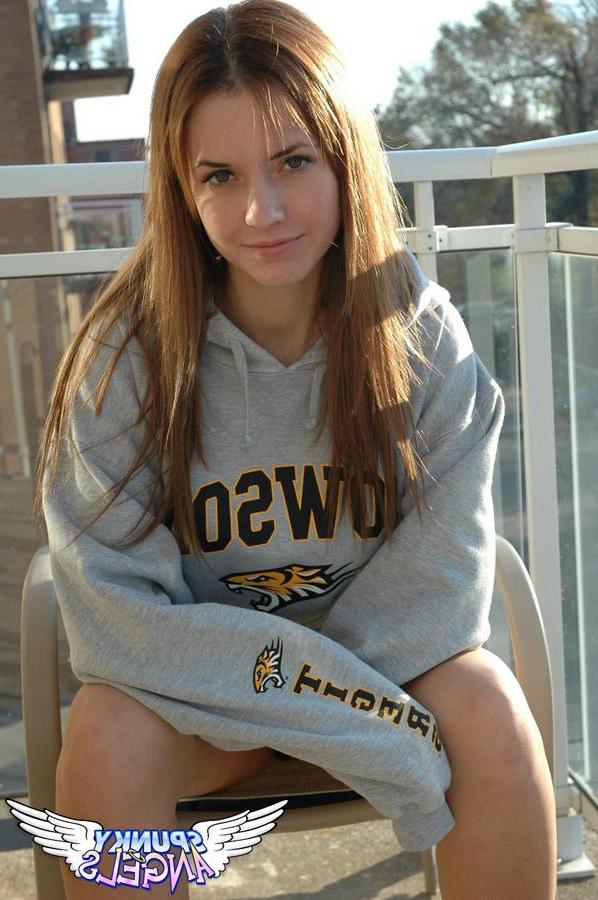 20P Pictures of a hot teen in a sweater