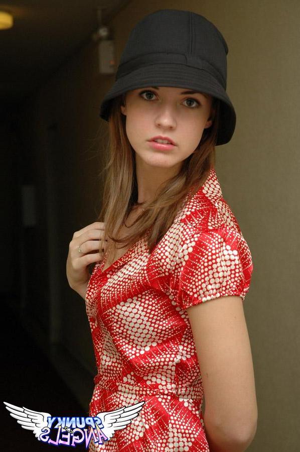 20P Pictures of a hot teen model teasing
