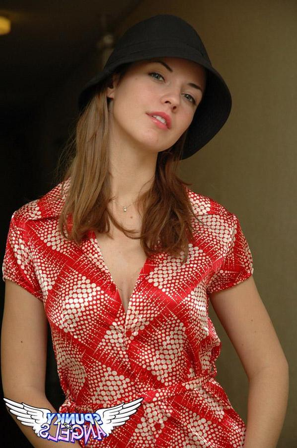 20P Pictures of a hot teen model teasing