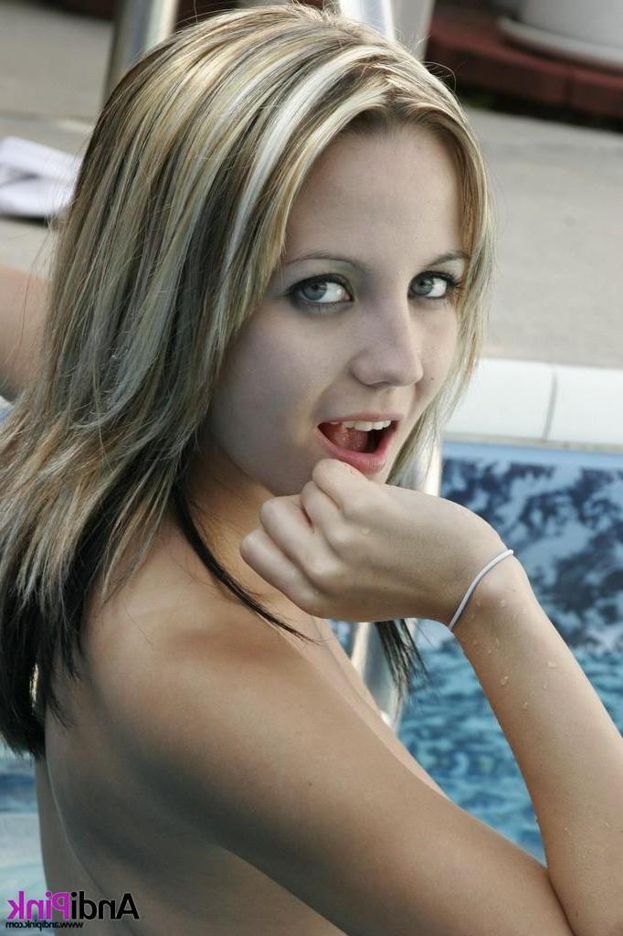 20P Pictures of Andi Pink naked and bending over for a fuck