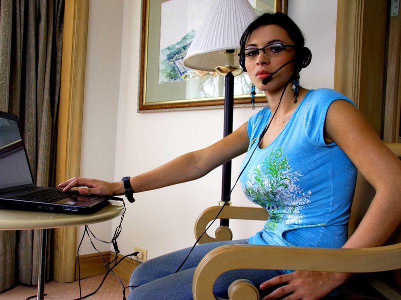 16P Pictures of teen hottie Aria Valentino enjoying a hot sex chat