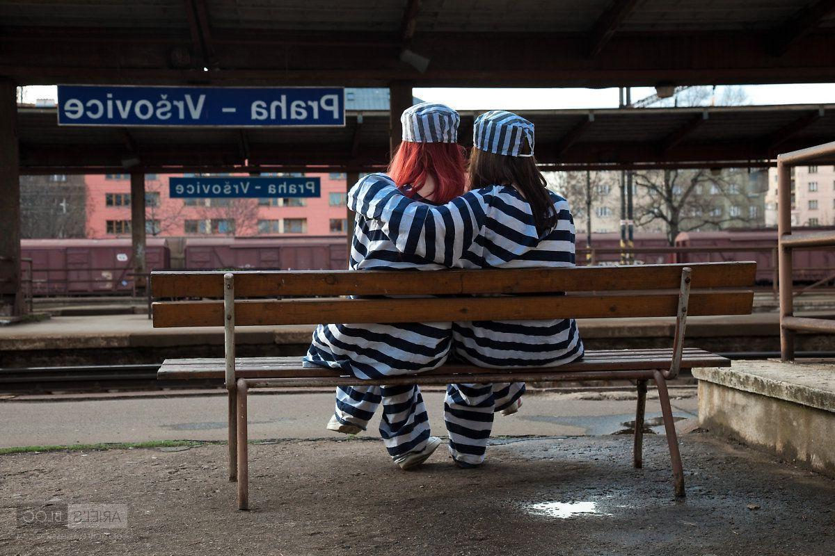 16P Pictures of Ariel escaping from prison with her friend