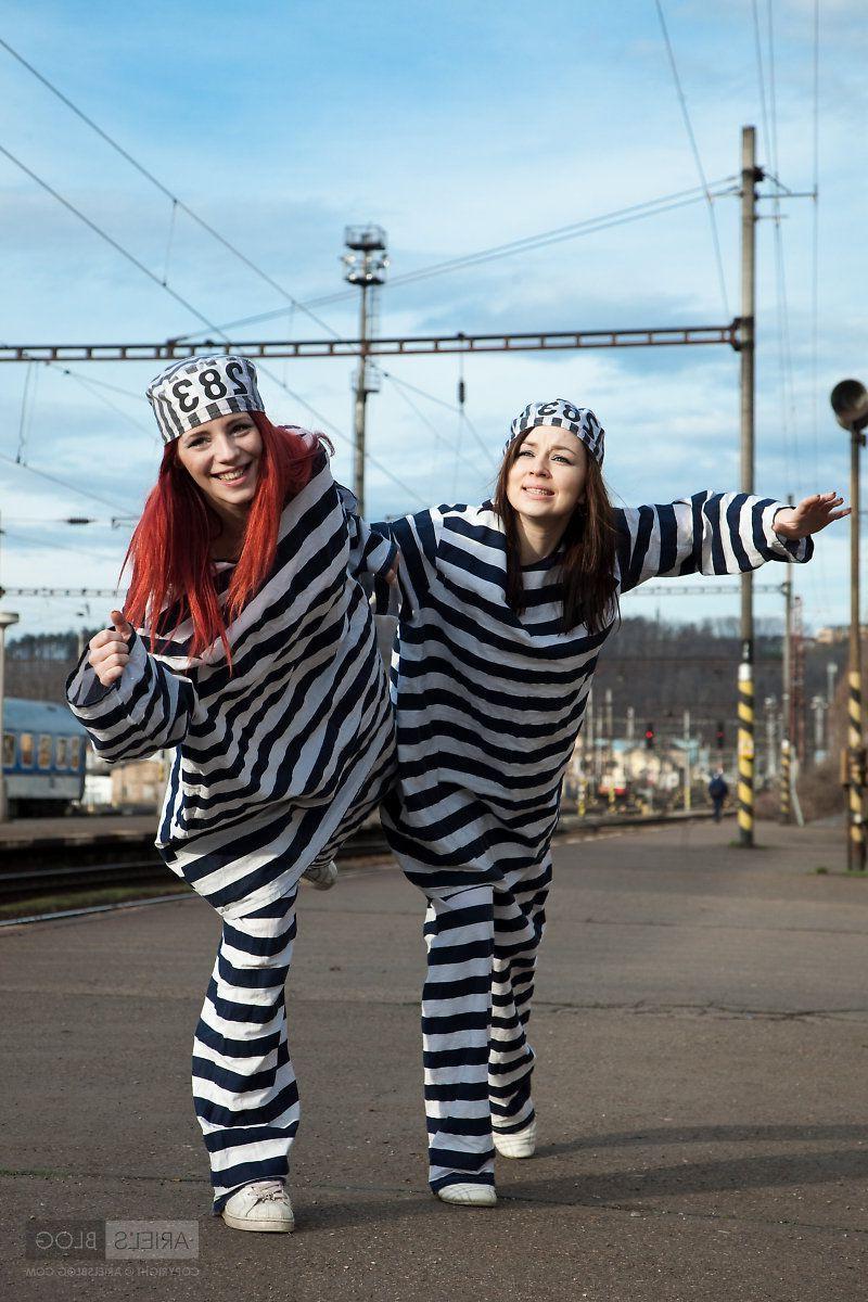 16P Pictures of Ariel escaping from prison with her friend
