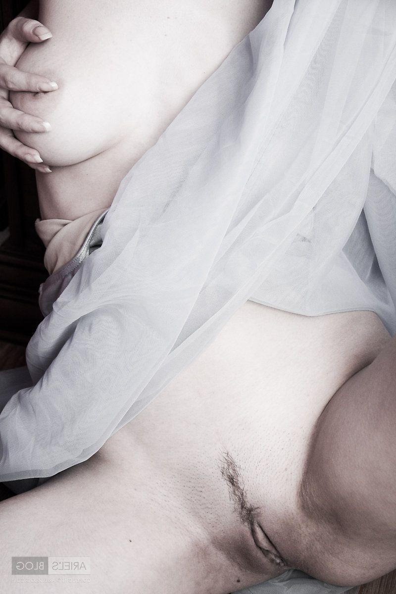 16P Pictures of teen model Ariel's Blog doing some hot naked ballet