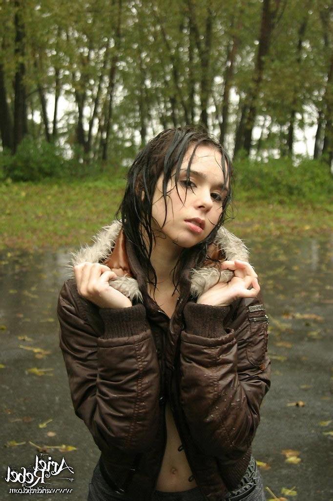 15P Pics of Ariel Rebel showing her tits outside