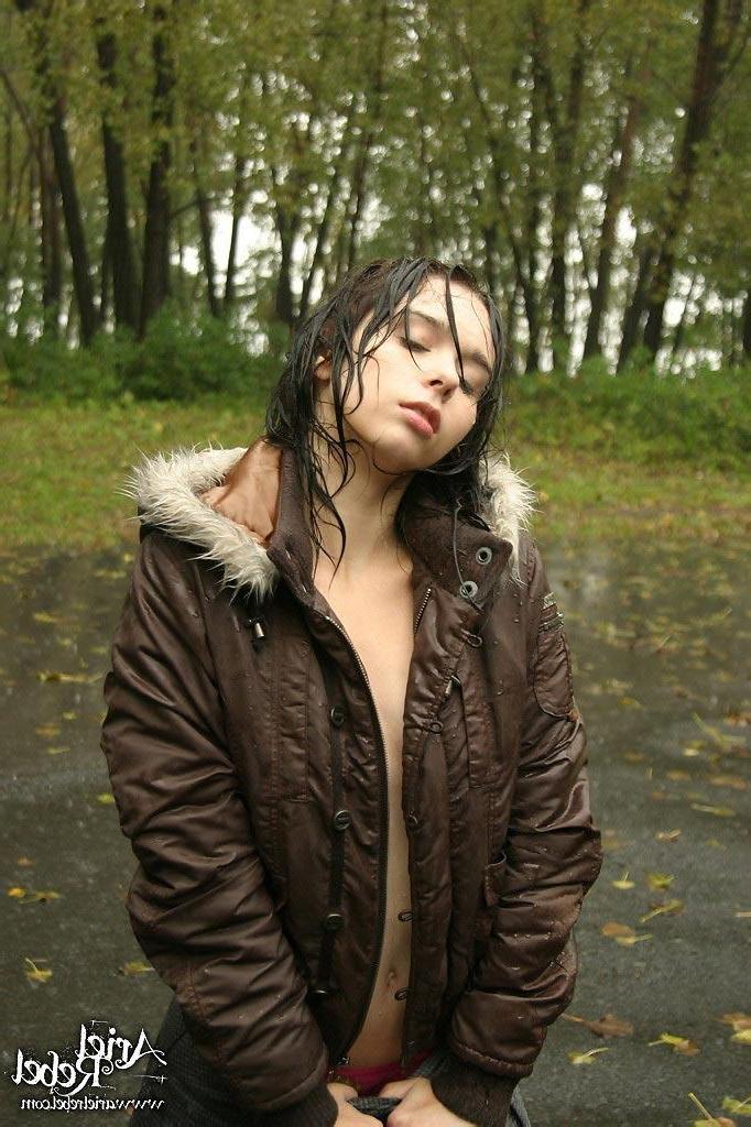 15P Pics of Ariel Rebel showing her tits outside