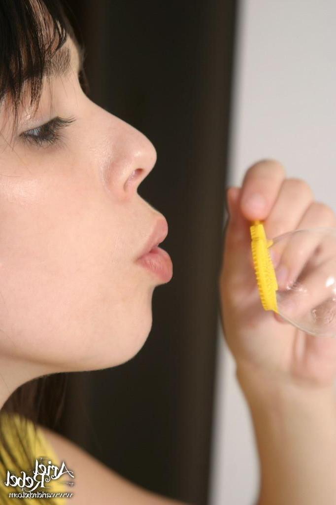 15P Pictures of Ariel Rebel showing her blowing skills