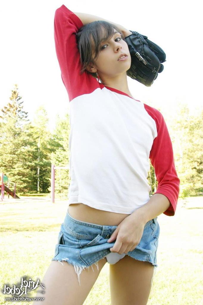 15P Pics of Ariel Rebel having some fun in the sun