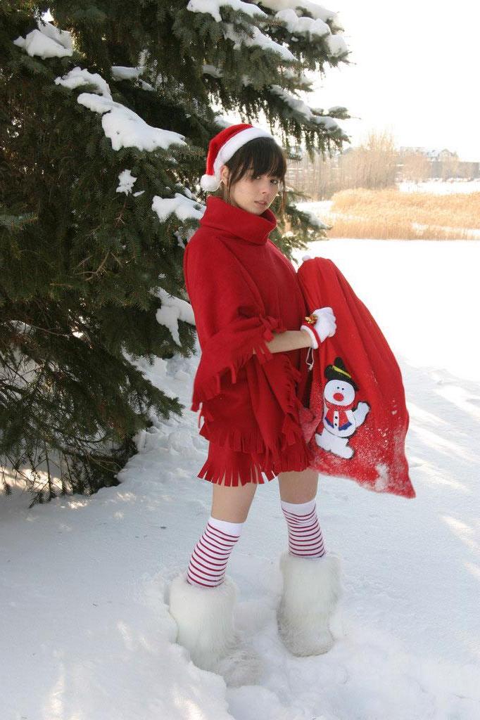 15P Pictures of teen hottie Ariel Rebel having fun on xmas