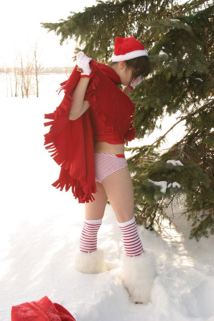 15P Pictures of teen hottie Ariel Rebel having fun on xmas