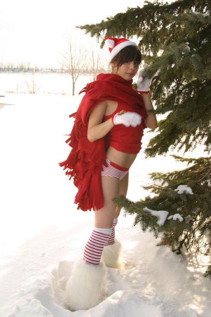 15P Pictures of teen hottie Ariel Rebel having fun on xmas