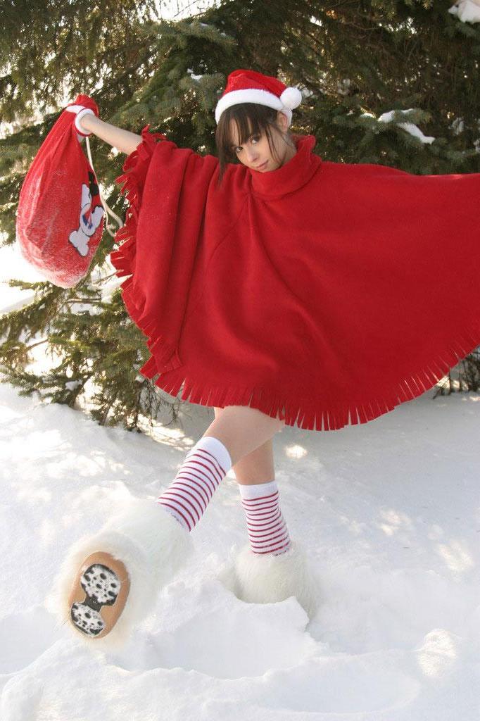 15P Pictures of teen hottie Ariel Rebel having fun on xmas