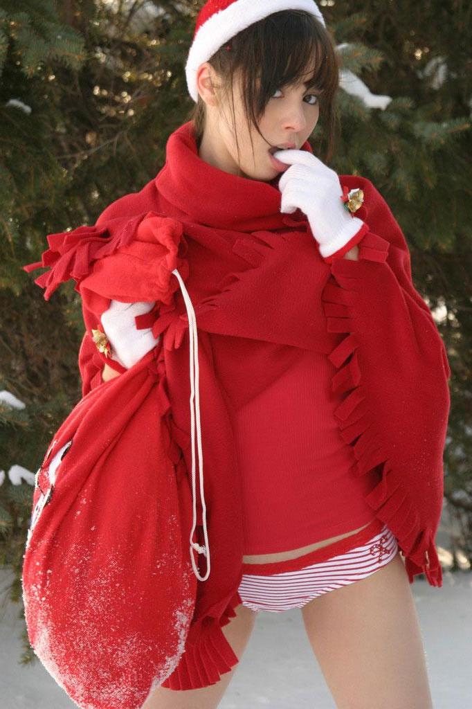15P Pictures of teen hottie Ariel Rebel having fun on xmas