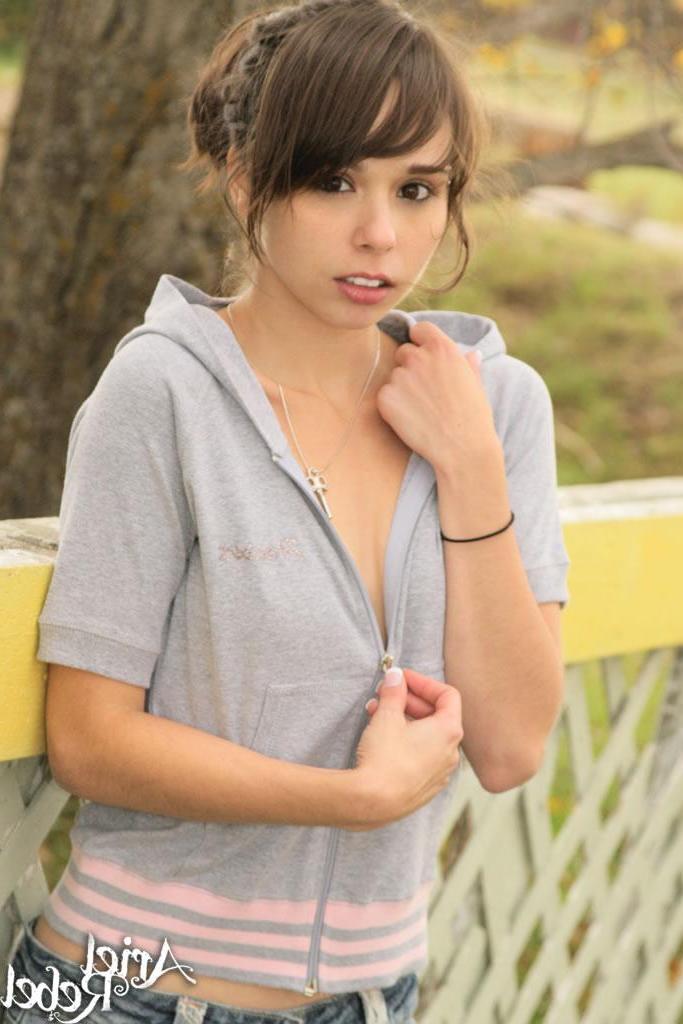 15P Pictures of Ariel Rebel teasing you outside
