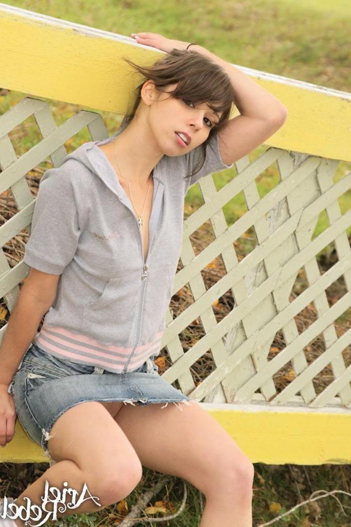 15P Pictures of Ariel Rebel teasing you outside