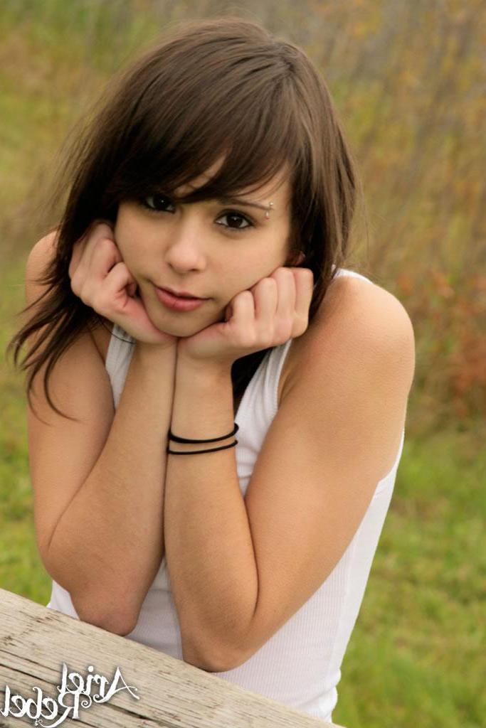 15P Bilder von Ariel Rebel, die Spaß in der Sonne hat