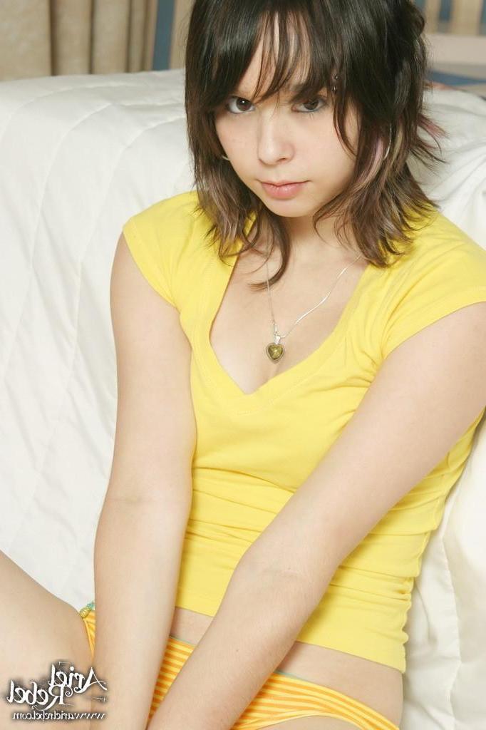 15P Pictures of Ariel Rebel getting all naked