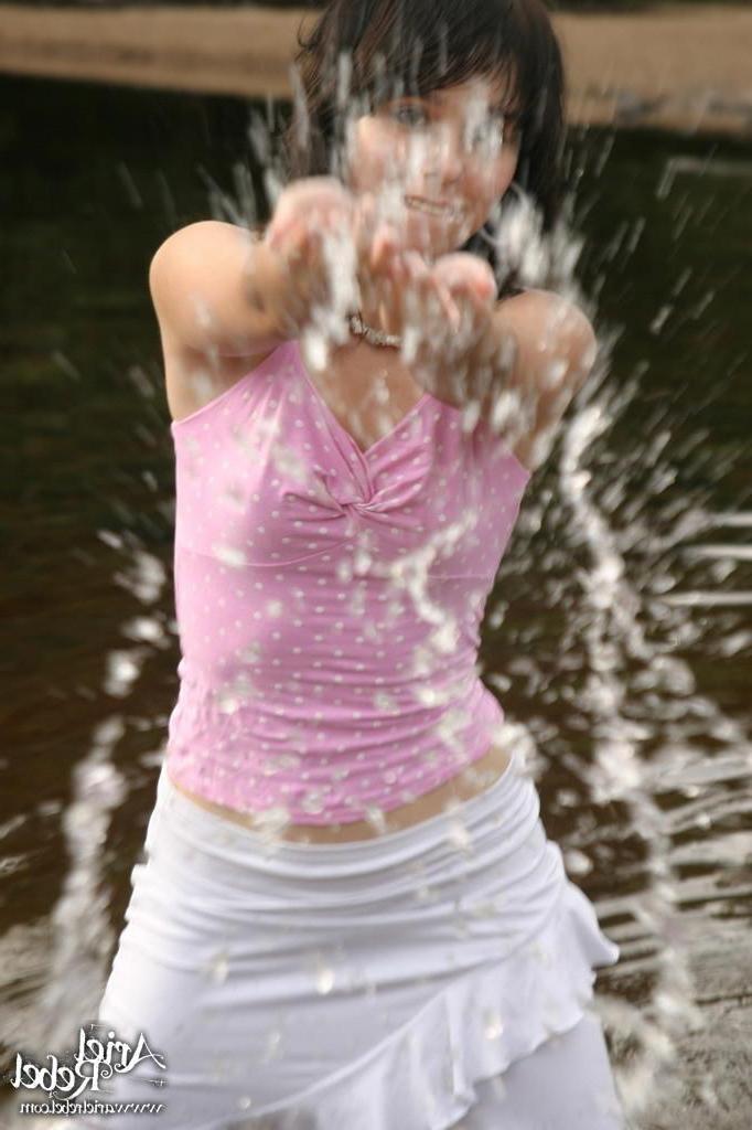 15P Pictures of Ariel Rebel having some fun outside