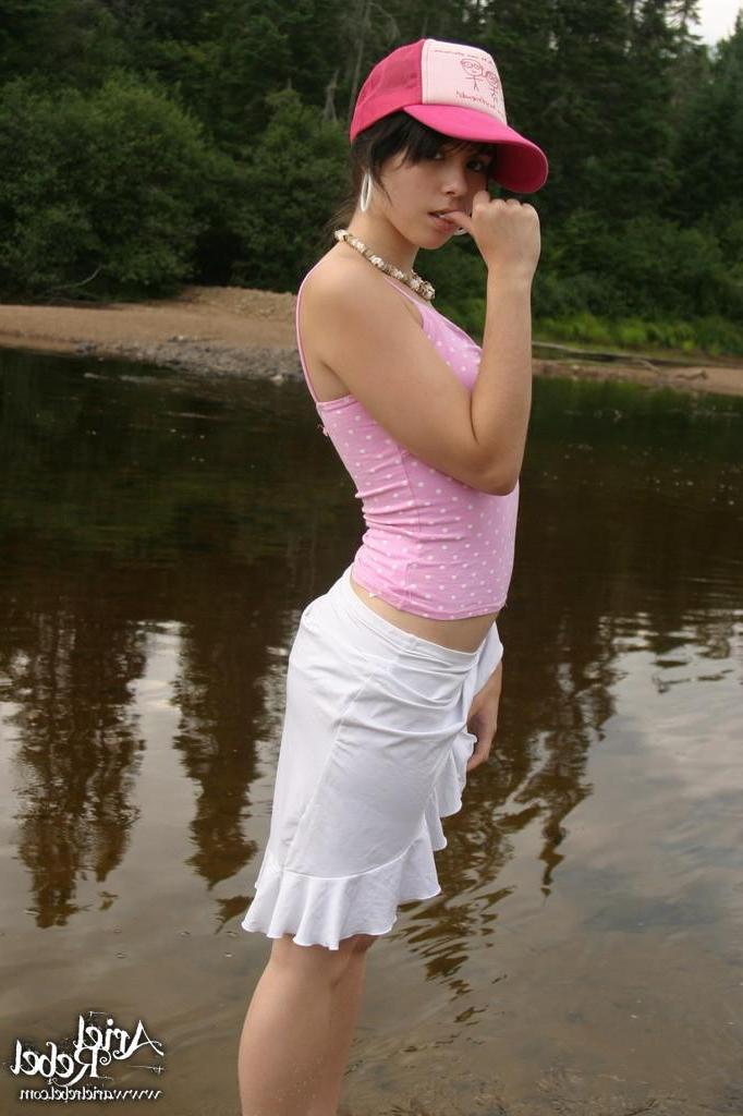 15P Pictures of Ariel Rebel having some fun outside