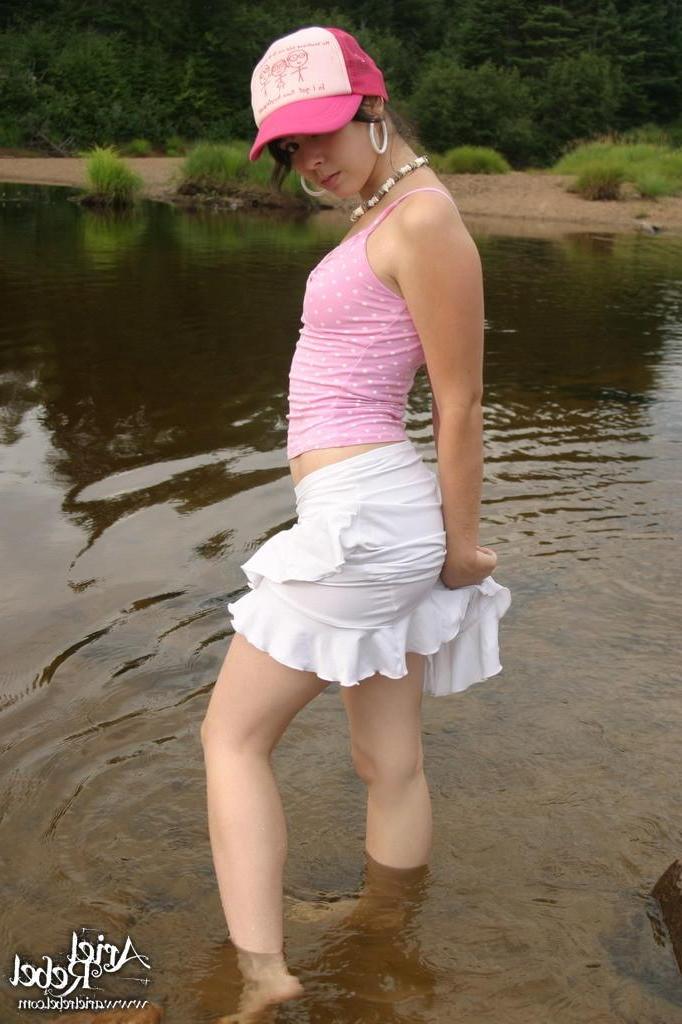 15P Pictures of Ariel Rebel having some fun outside