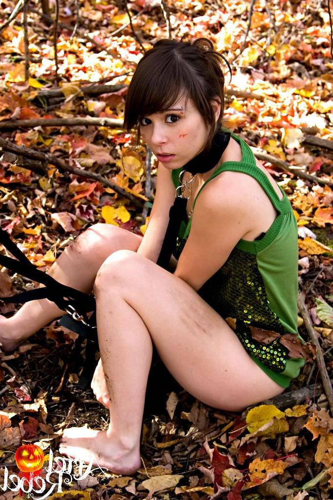 15P Pictures of Ariel Rebel beating herself up outside