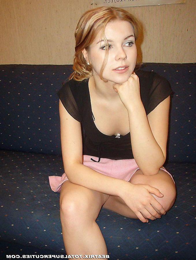 20P Pictures of teen cutie Beatrix showing you how hot she is