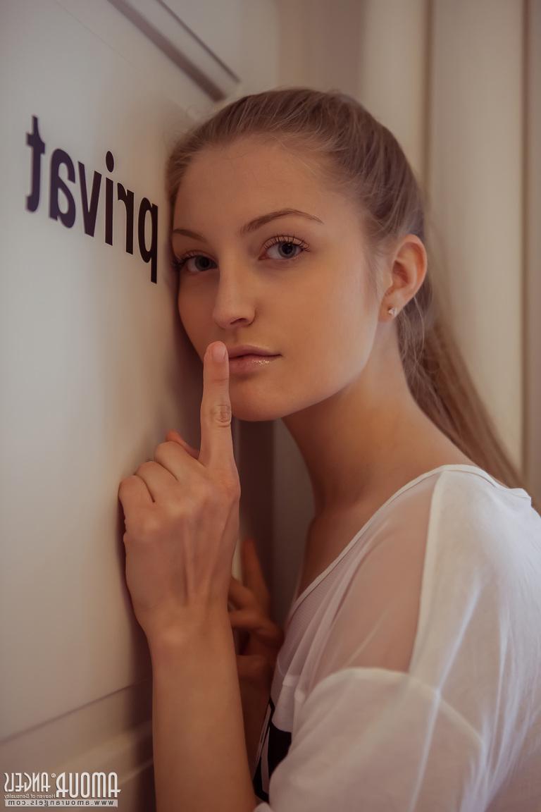 20P Hot teen Bretona gives you her tight pussy in bed