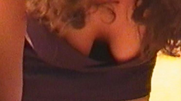 7P Moms cleavage and braless