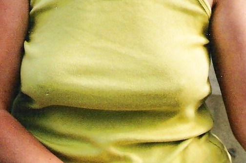 7P Moms cleavage and braless