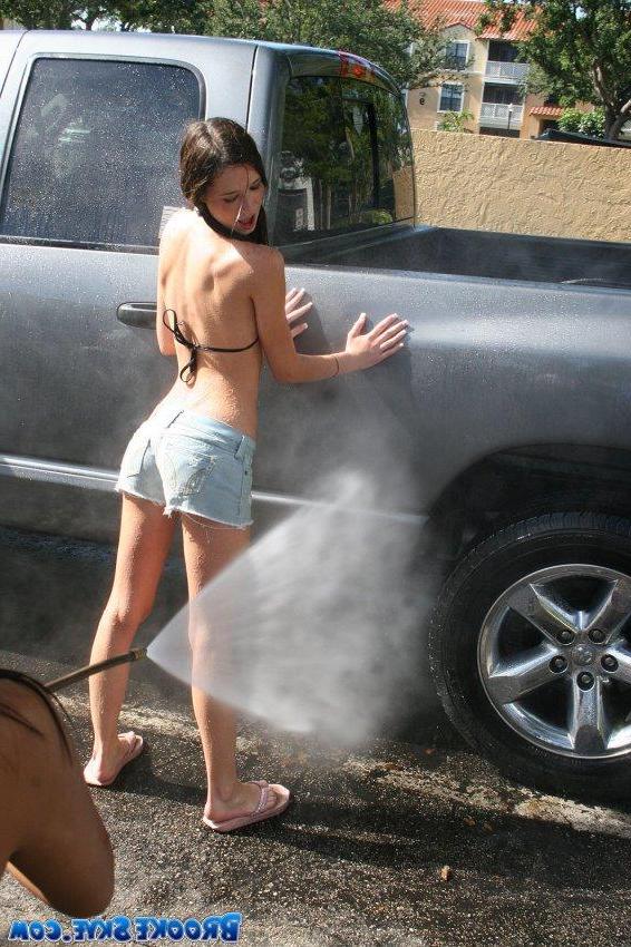 15P Brooke and Kat at the car wash