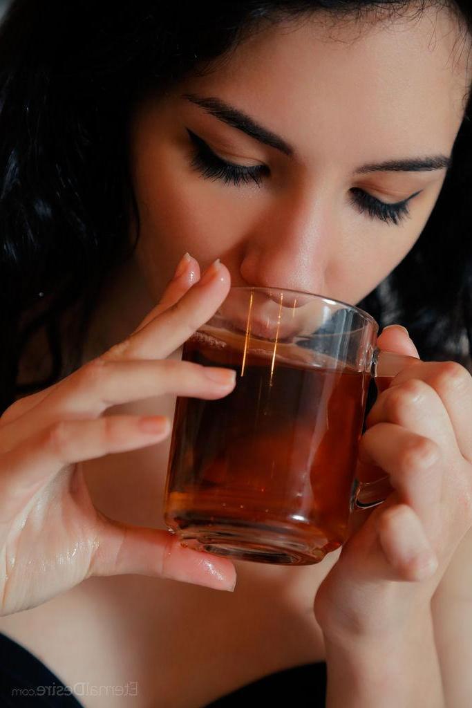 16P Stunning girl Caddy A gives you her hot pussy over a cup of tea