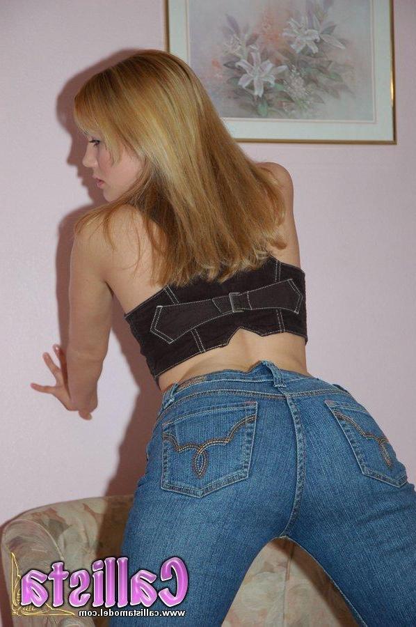 20P Pictures of Callista Model showing off her round ass and hot legs