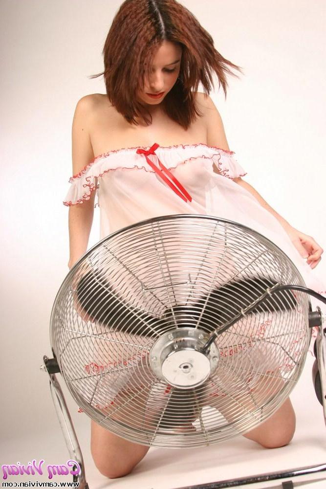 15P Pictures of teen babe Cam Vivian cooling off her hot pussy