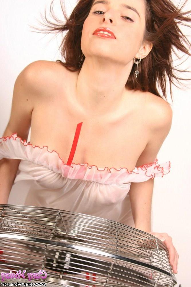15P Pictures of teen babe Cam Vivian cooling off her hot pussy