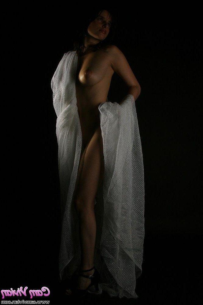 16P Pictures of teen cutie Cam Vivian naked and spreading for your cock