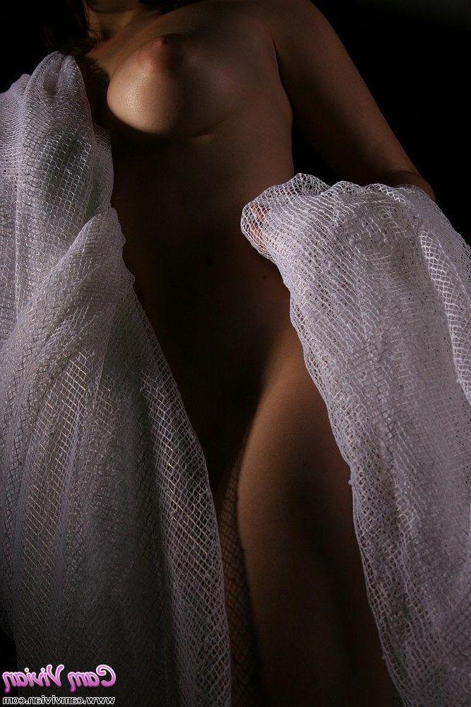 16P Pictures of teen cutie Cam Vivian naked and spreading for your cock